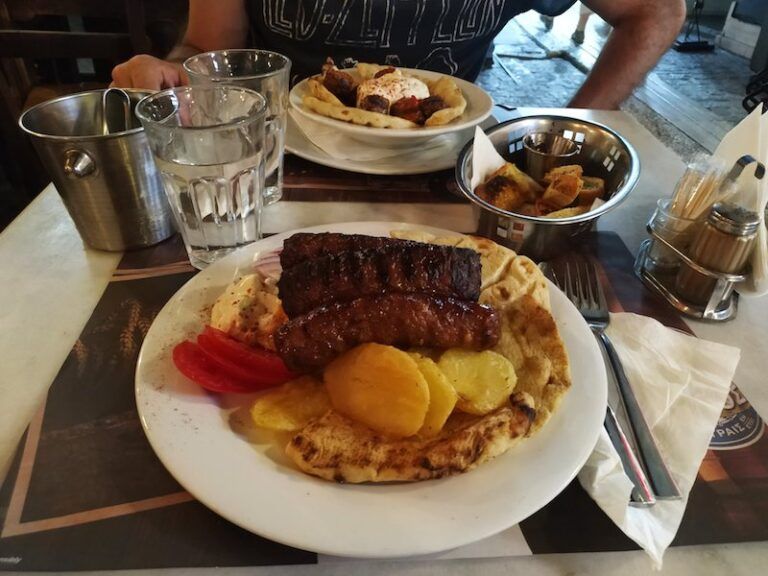 donde comer en atenas