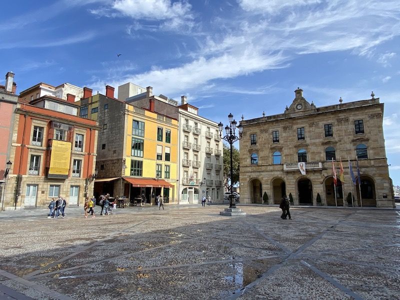 que ver en gijon plaza del ayuntamiento