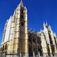 🥇 Visitar la Catedral de León - Tour + Entradas visitar la catedral de leon