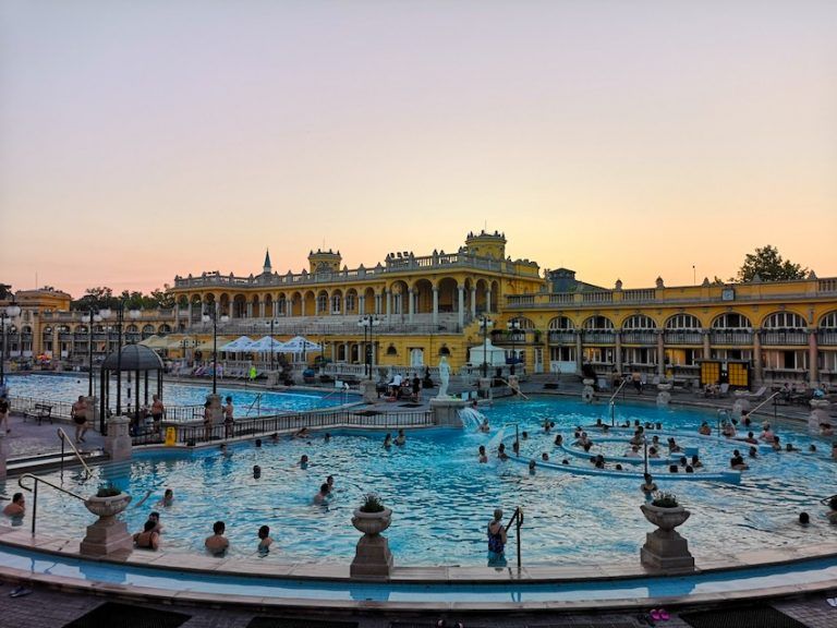 visitar el balneario Szechenyi