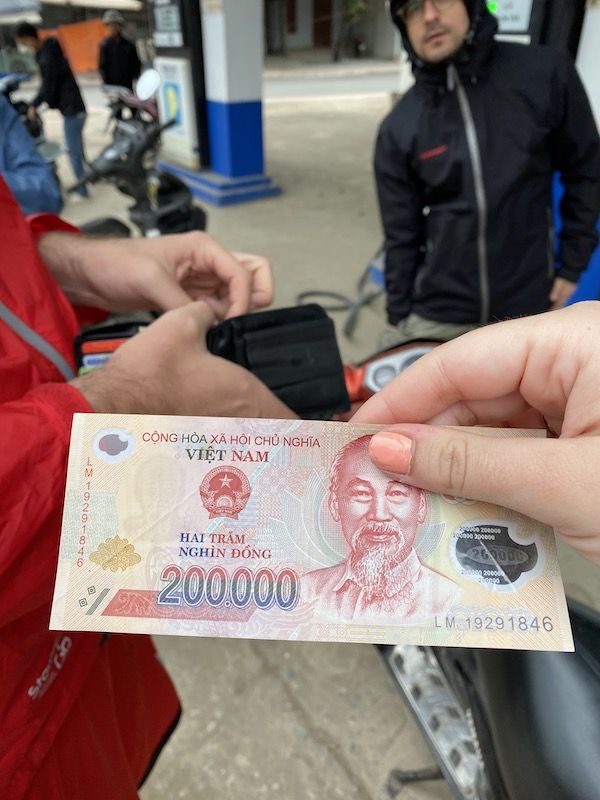 dinero en viertnam