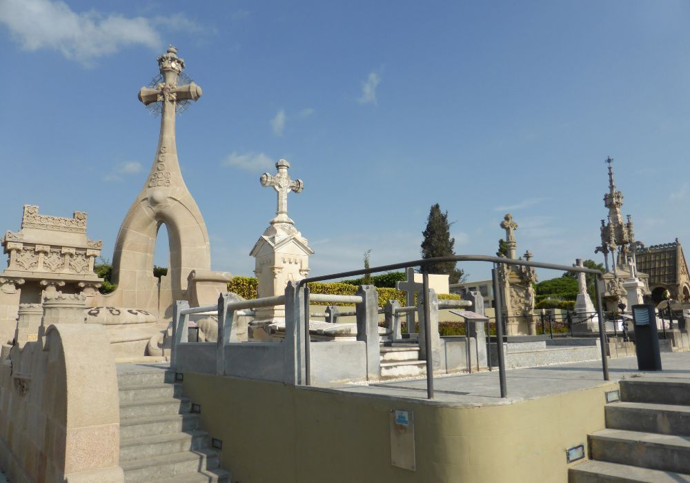 cementerio modernista lloret de mar