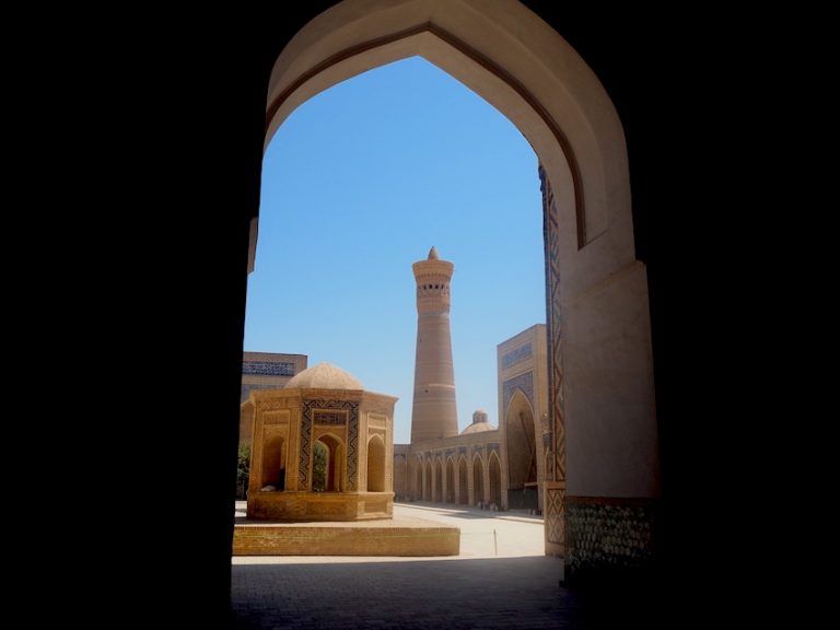 mezquita-kalon-en-bujara