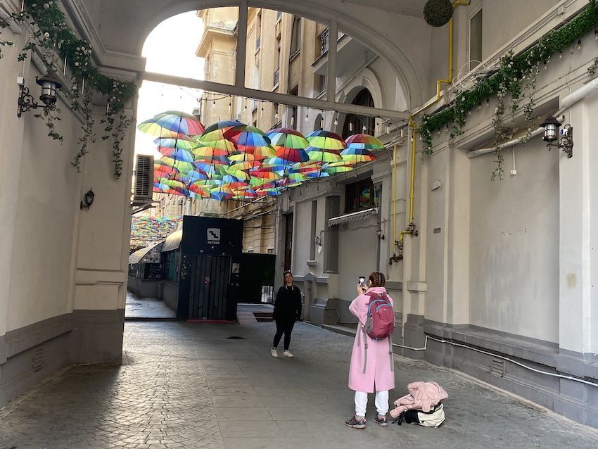 calle de los paraguas que ver en bucarest