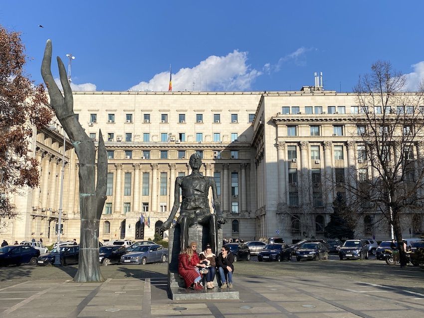 plaza del renacimiento bucarest