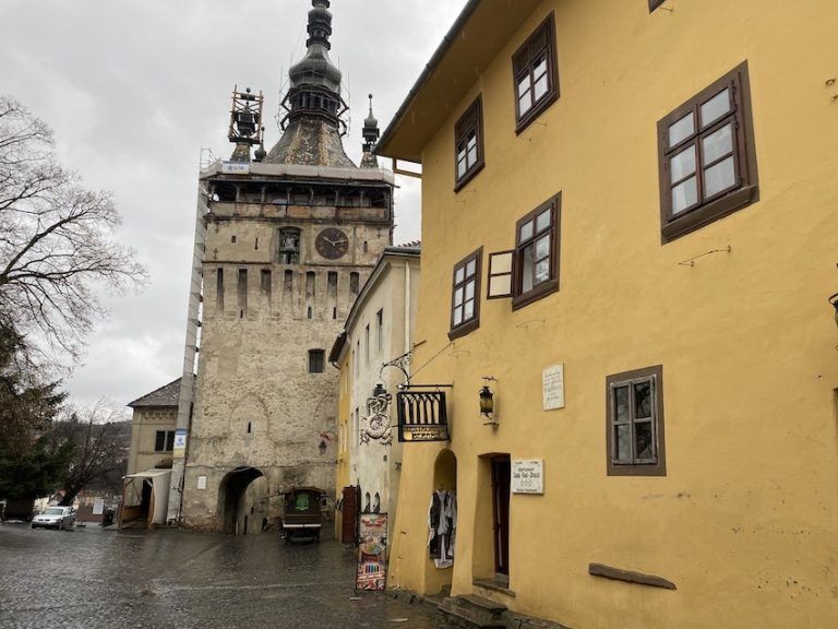 torre del reloj y casa natal vlad tepes