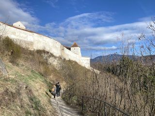 visitar fortaleza de rasnov rumania
