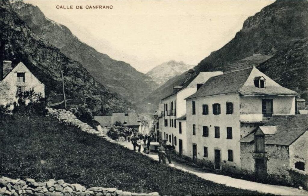 Calle_principal_de_Canfranc